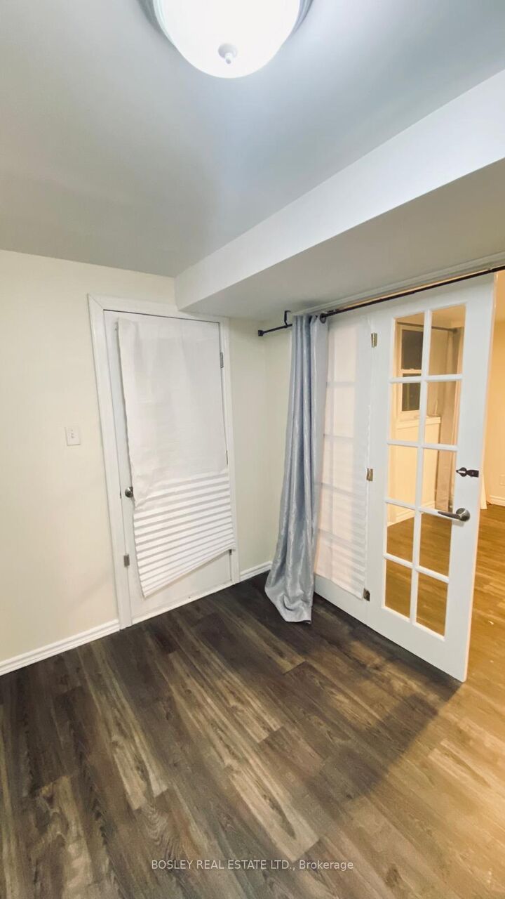 Property Photo:  508 Pinetree Crescent  ON N3H 4X5 