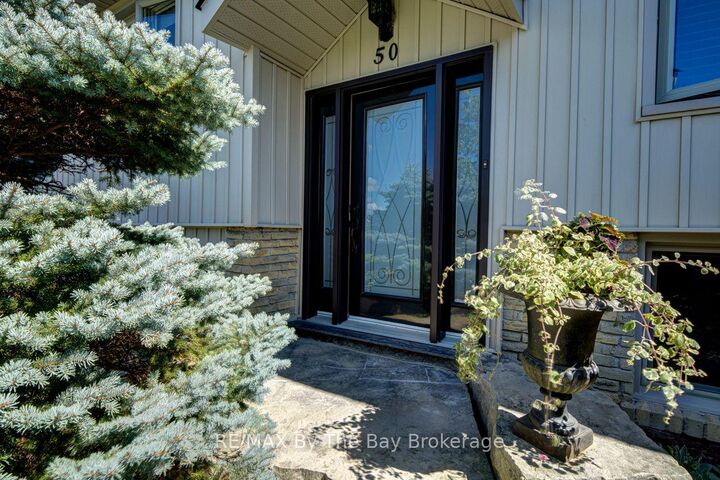 Property Photo: 50 Hilltop Court ON L7E 2P8