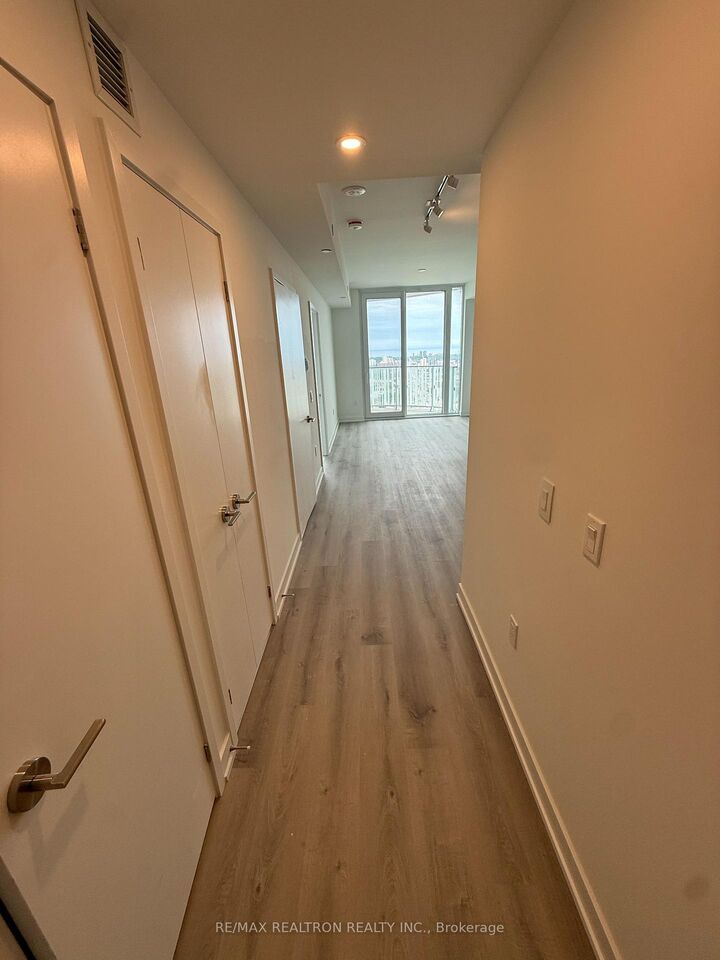Photo de la propriété:  1 Fairview Road 2912  ON L5A 0B4 