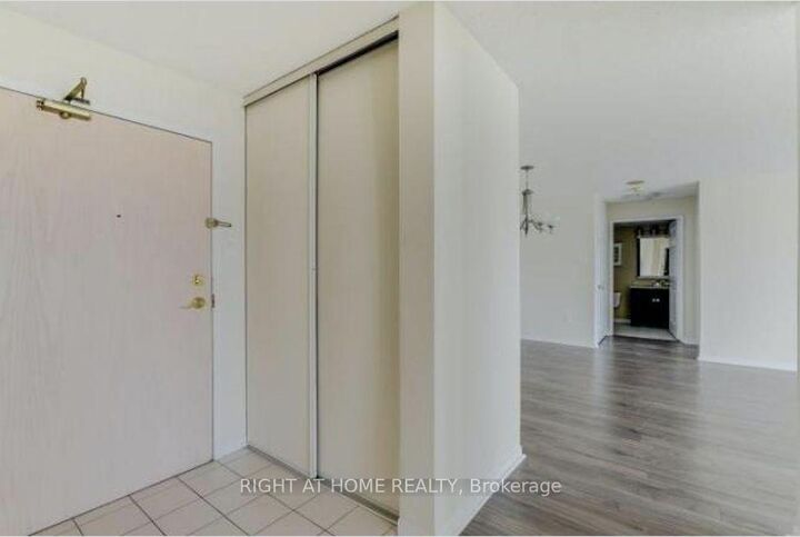 Property Photo:  400 Webb Drive 905  ON L5B 3Z7 