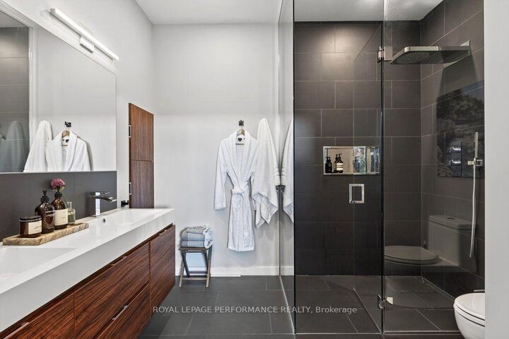 Property Photo: 255 Argyle Avenue Ph4 &Amp Ph6 ON K2P 2N7