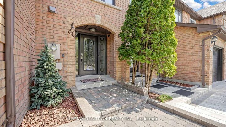 27 Mistleflower Court — photo 1