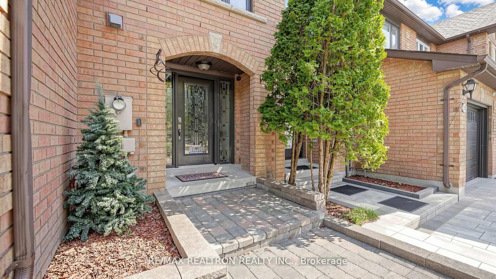 Property Photo: 27 Mistleflower Court ON L4E 3T9