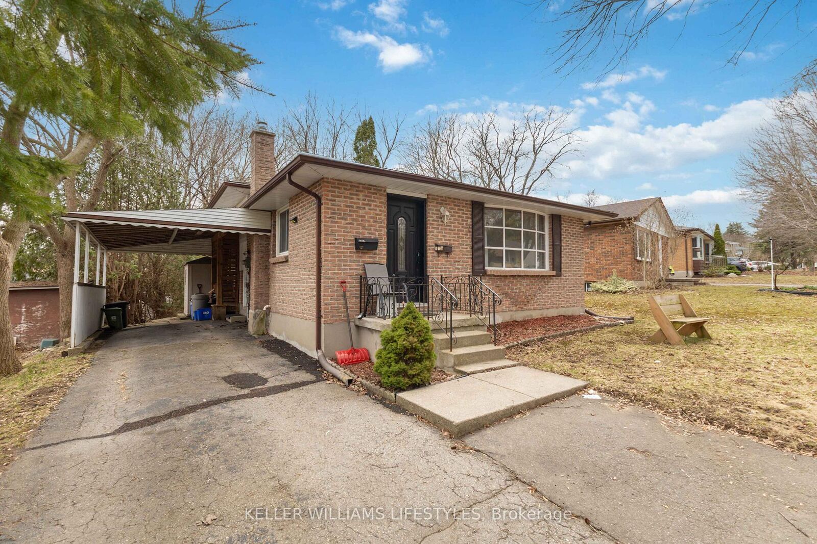 Property Photo:  156 Paperbirch Crescent  ON N6G 1L7 