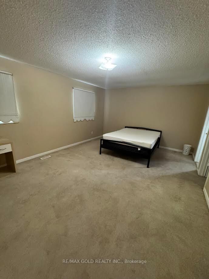 Property Photo:  198 Harrowsmith Drive  ON L5R 1R9 