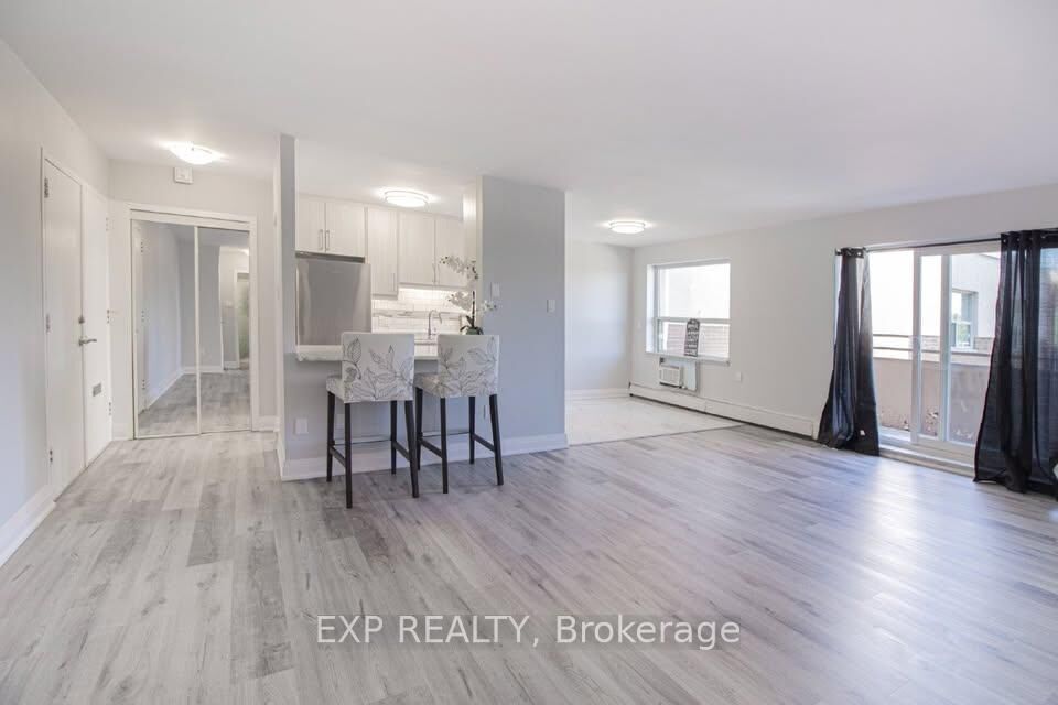 Property Photo:  579 Clare Avenue 301  ON L3C 3B7 