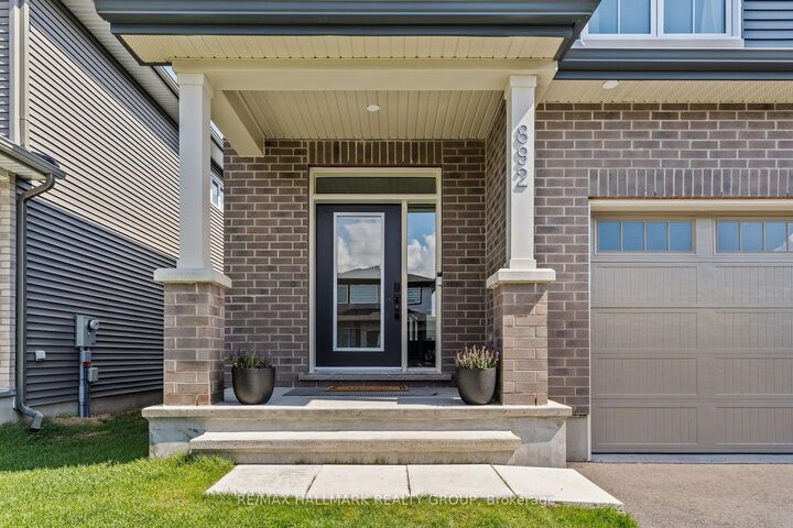 Property Photo: 892 Sendero Way ON K2S 2W8