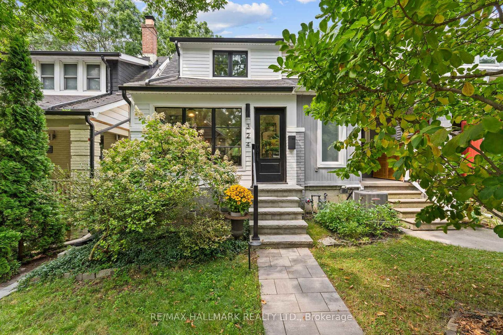 Property Photo:  324 Kenilworth Avenue  ON M4L 3S8 