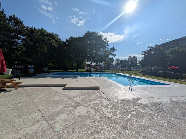 Property Photo:  931 Wonderland Road S 111  ON N6K 2X6 