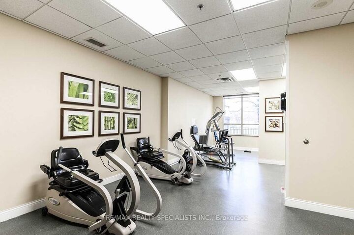 Property Photo: 810 Scollard Court 809 ON L5V 0A4