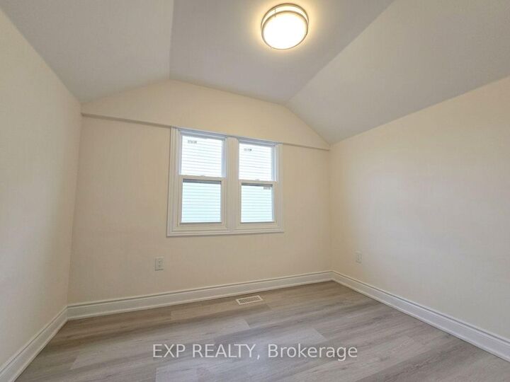 Property Photo:  69 Vine Street 2  ON L2R 3X9 