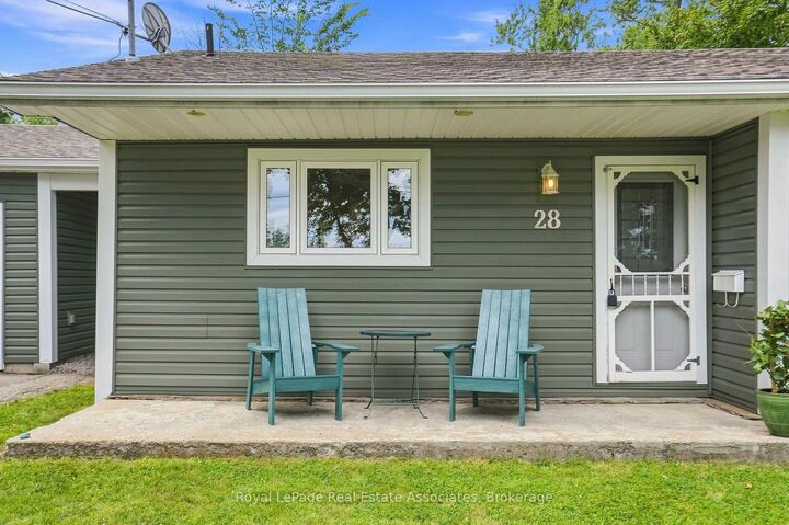 Property Photo:  28 Kelson Avenue S  ON L3M 4C3 