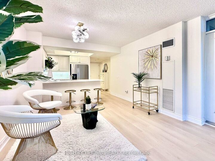Property Photo:  15 Northtown Way 521  ON M2N 7A2 