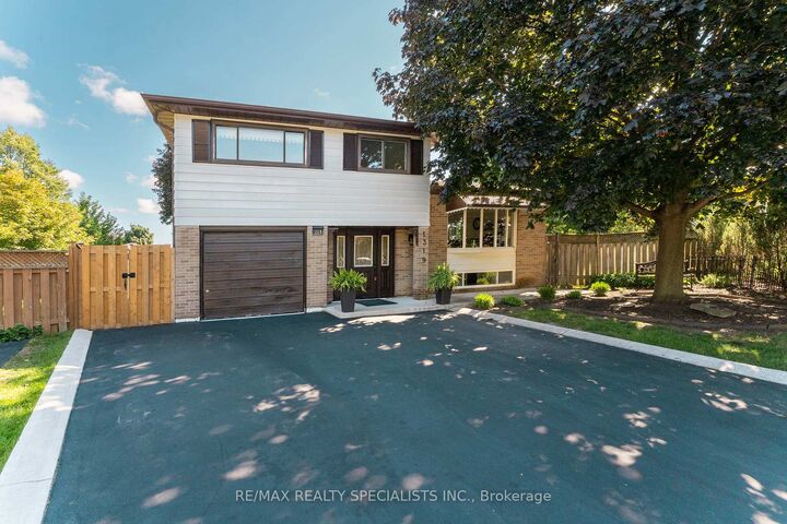 Property Photo: 1319 Sherwood Court ON L7M 1C8