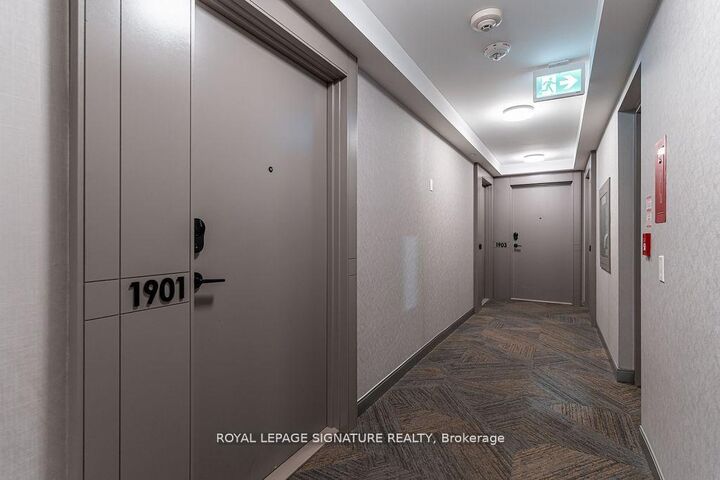 Property Photo:  4655 Metcalfe Avenue 1901B  ON L5M 0Z7 