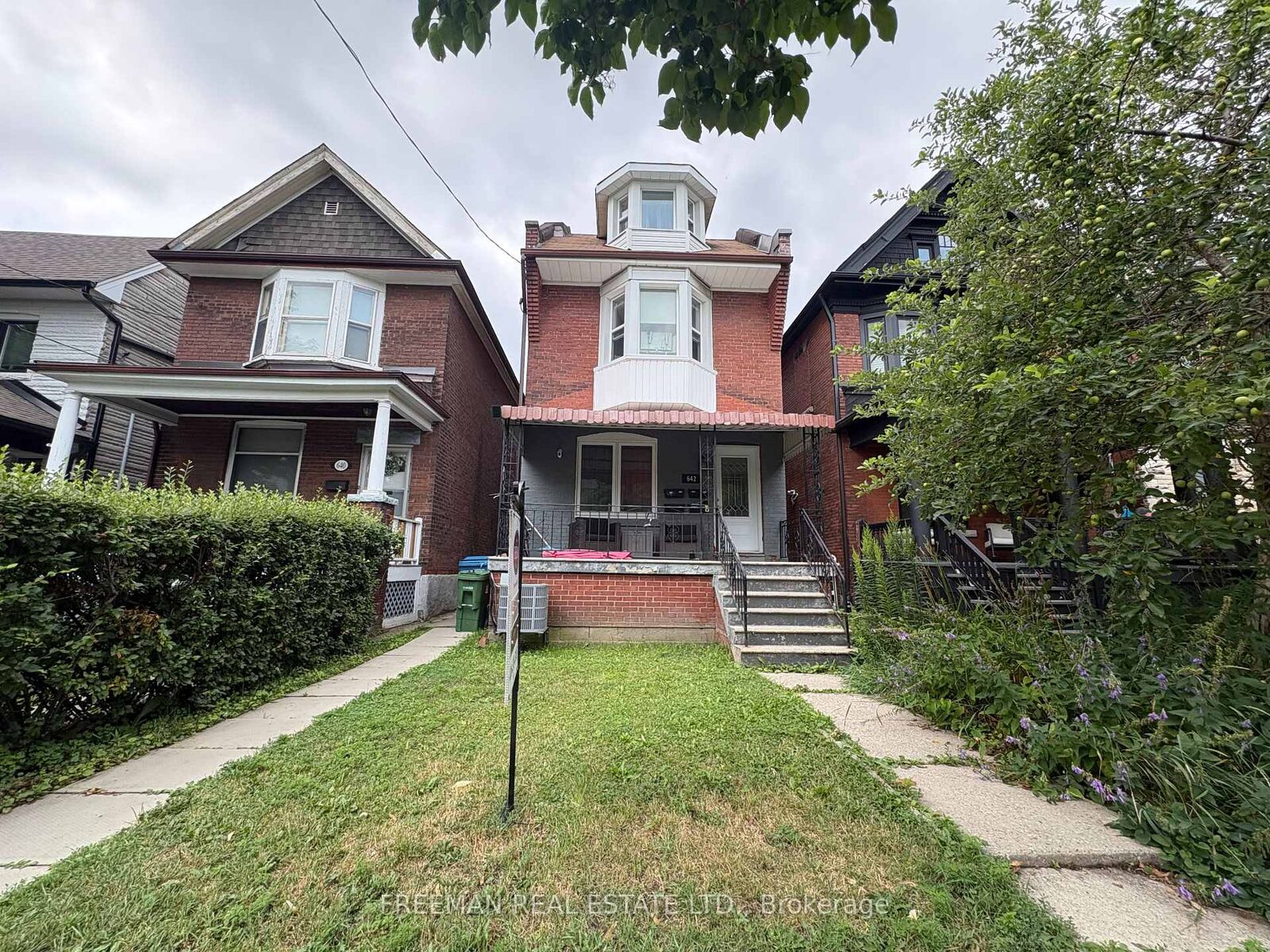 Property Photo:  642 Gladstone Avenue Lower Lvl Studio  ON M6H 3J4 
