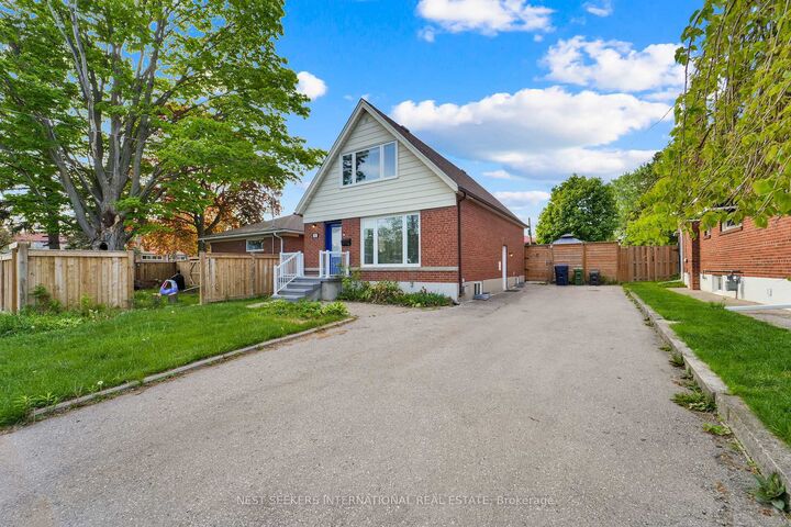 Property Photo: 42 Fordwich Crescent ON M9W 2T4