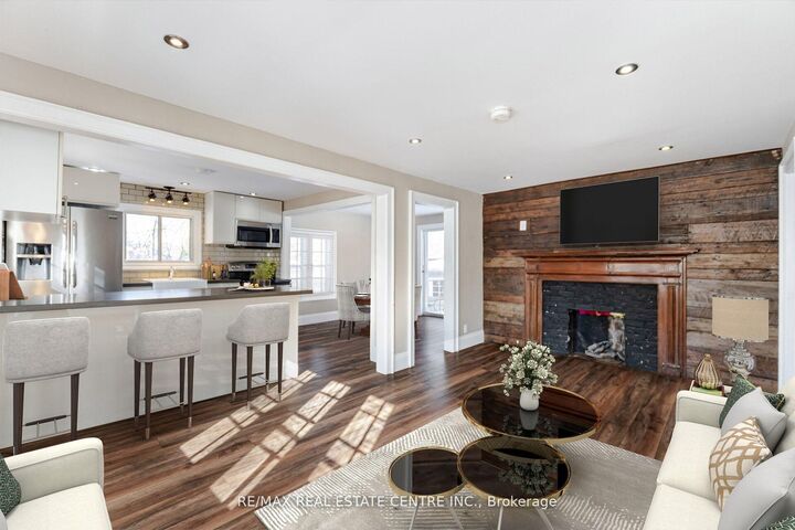 Property Photo: 174 Victoria Street ON L6Y 0A6