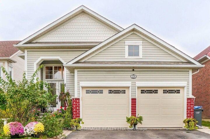 Photo de la propriété:  216 Van Scott Drive  ON L7A 1V9 