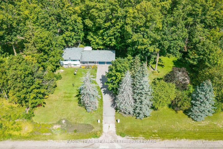 Property Photo: 3114 Innisfil Beach Road ON L9S 4C7