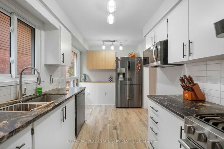 Property Photo:  21 Garden Avenue  ON L6X 1M4 
