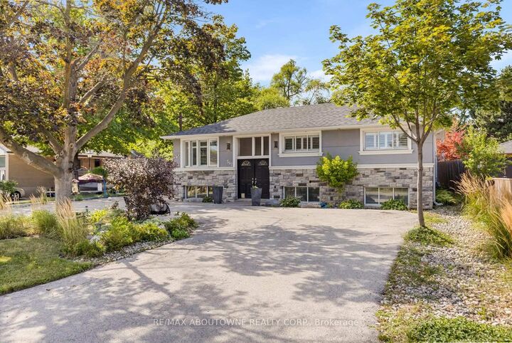 Property Photo: 547 Pinegrove Road ON L6K 2C2
