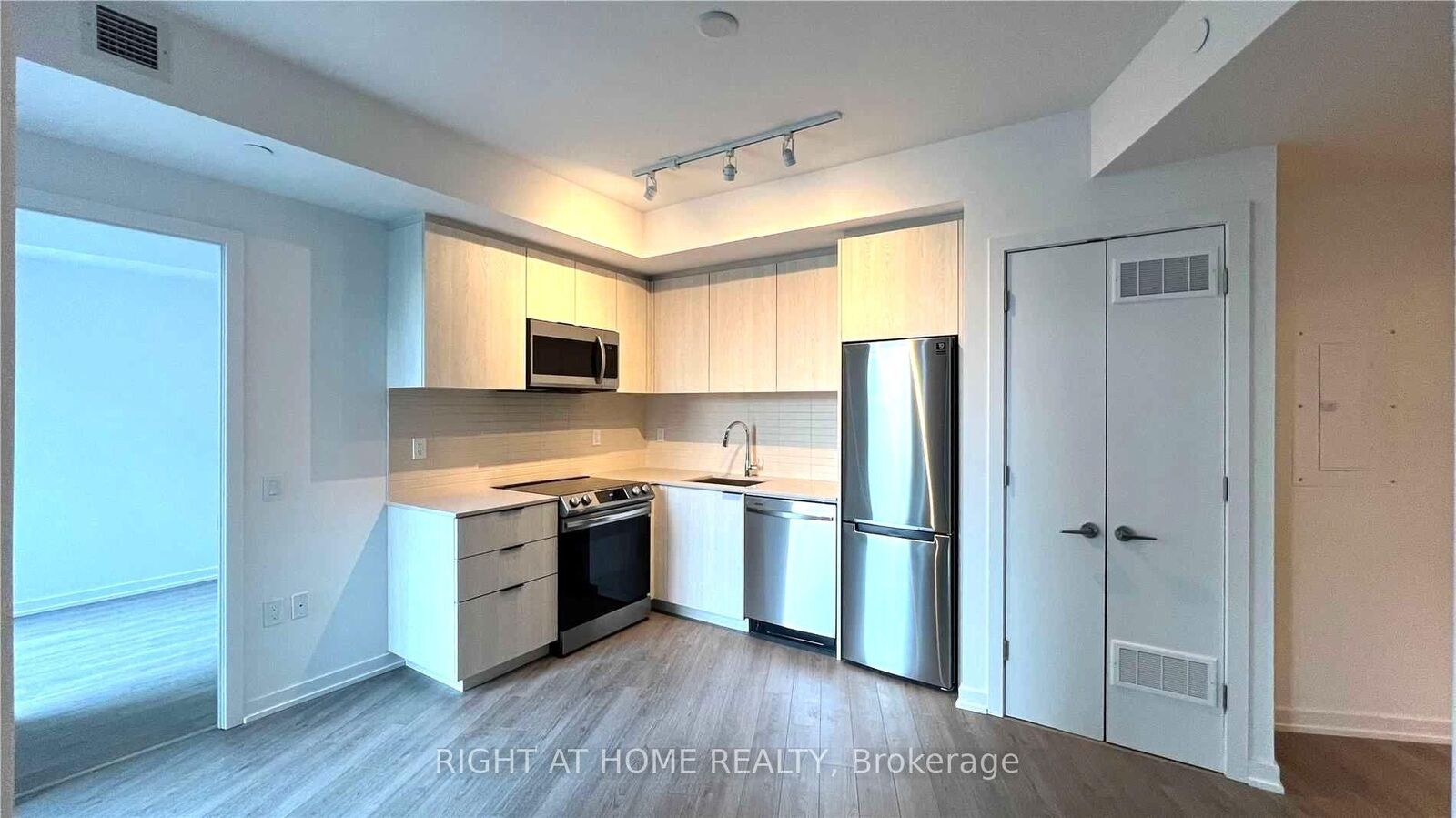 Property Photo:  50 Power Street 917  ON M5A 0V3 