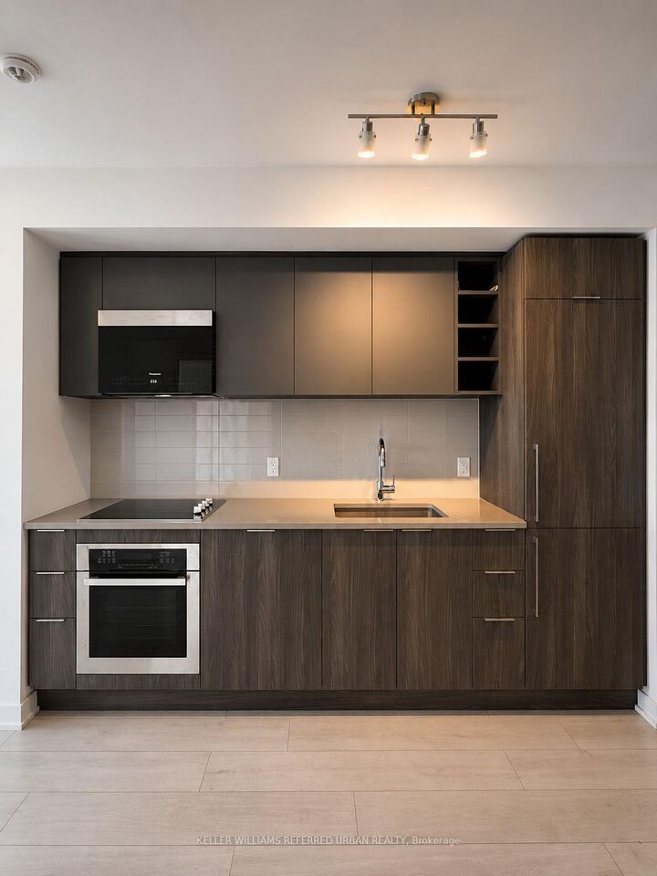 Property Photo: 2033 Kennedy Road 1607 ON M1T 3G2