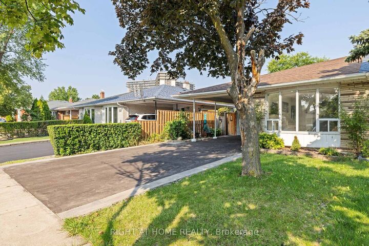 Property Photo: 1147 Saturnia Crescent ON L4Y 2M2