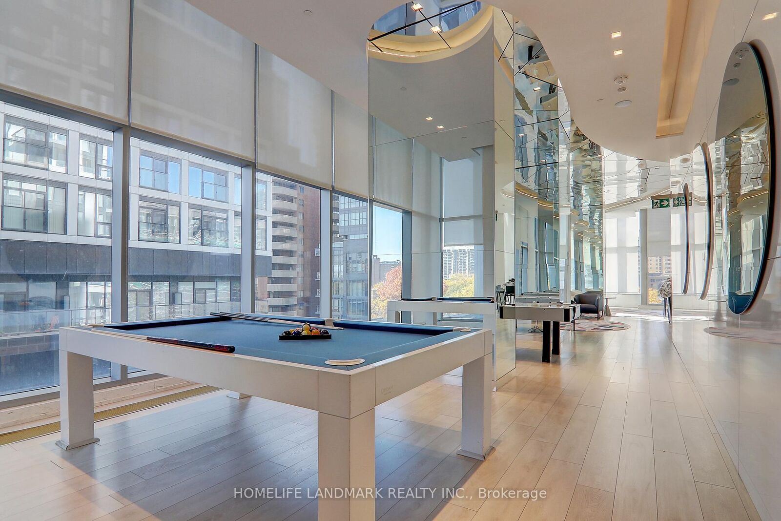 Property Photo: 251 Jarvis Street 1718 ON M5B 0C3