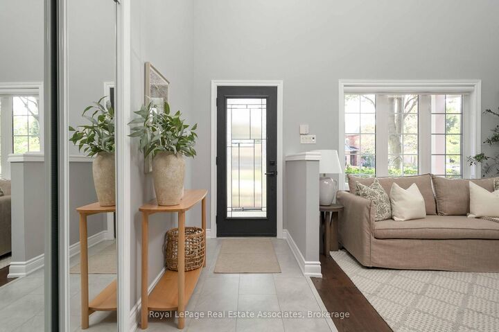 Property Photo: 5 Volterra Court ON L8B 0K7