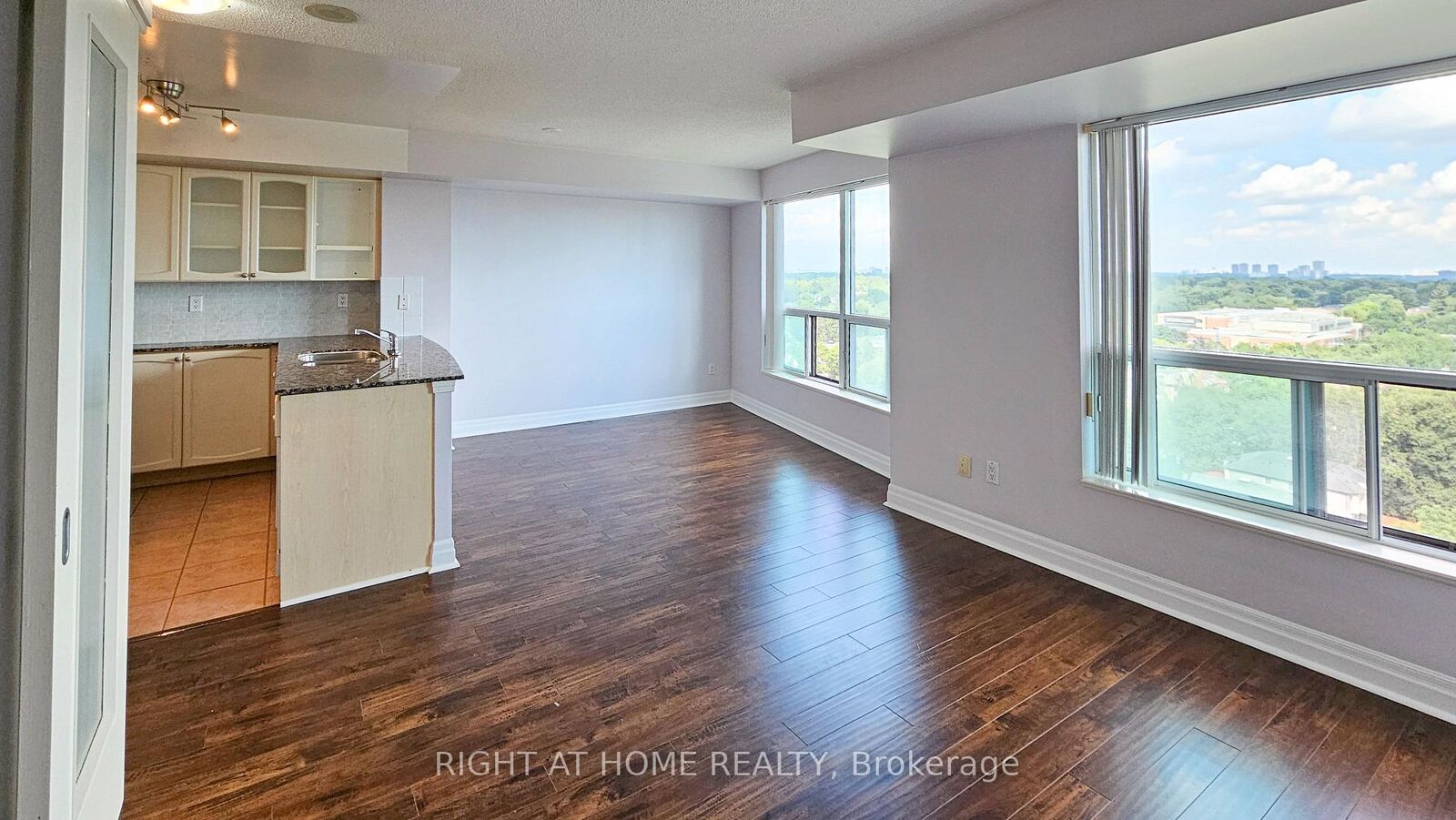 Property Photo: 188 Doris Avenue 1510 ON M2N 6Z5