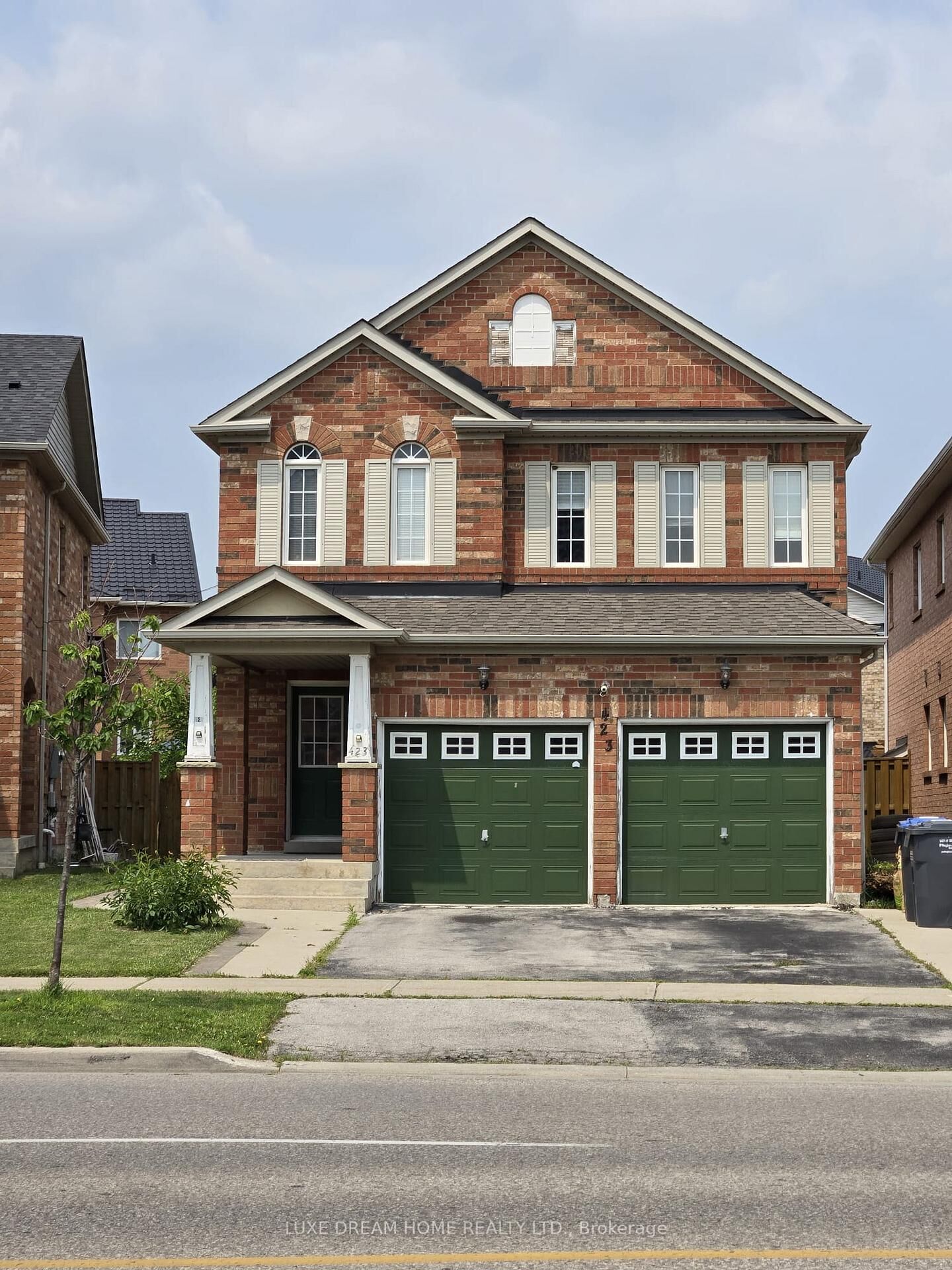 Property Photo:  423 Huntington Ridge (Lower) Drive  ON L5R 1P3 