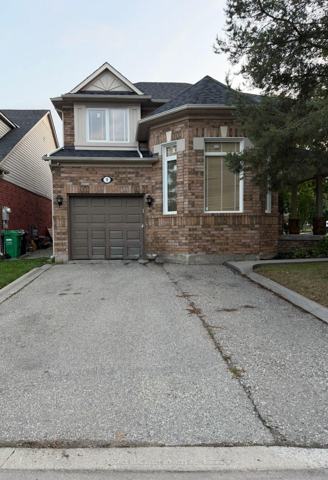 Property Photo:  9 Unsworth Street  ON L7A 1Z9 