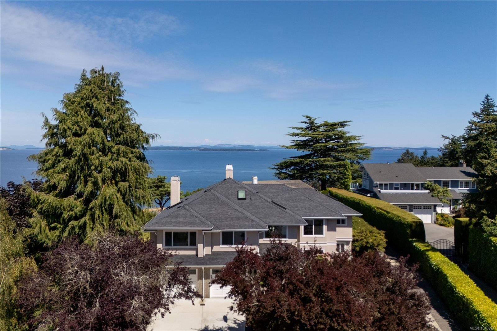 Property Photo:  4596 Bonnieview Pl  BC V8N 3V6 