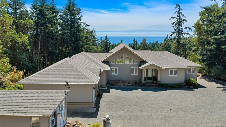 Property Photo: 402 Seedtree Rd BC V9Z 1C2