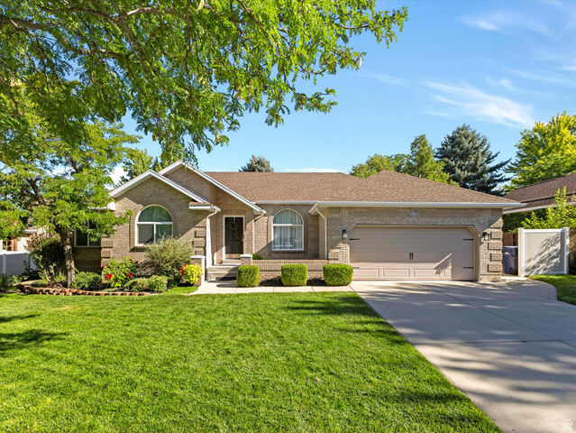 Property Photo:  2047 E Village Point Way  UT 84093 