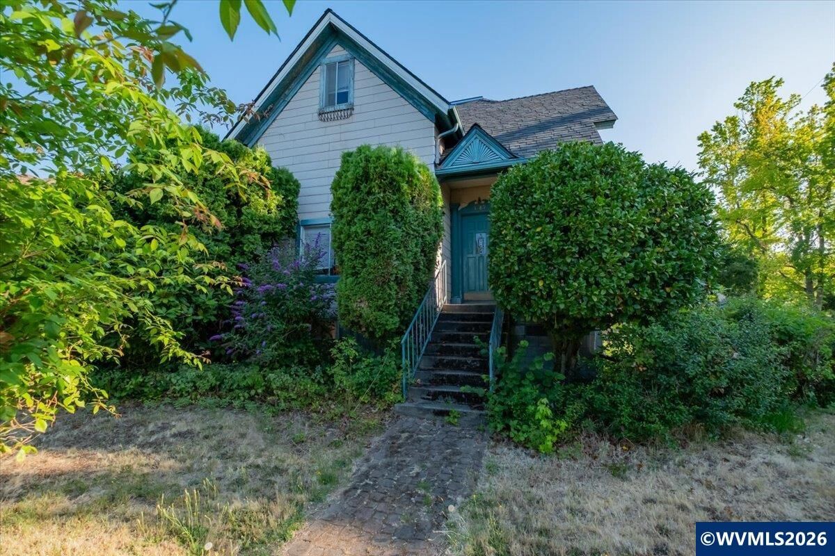 Property Photo:  1489 Court St NE  OR 97301 
