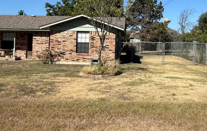 Property Photo: 205 Parkway Drive TX 78613