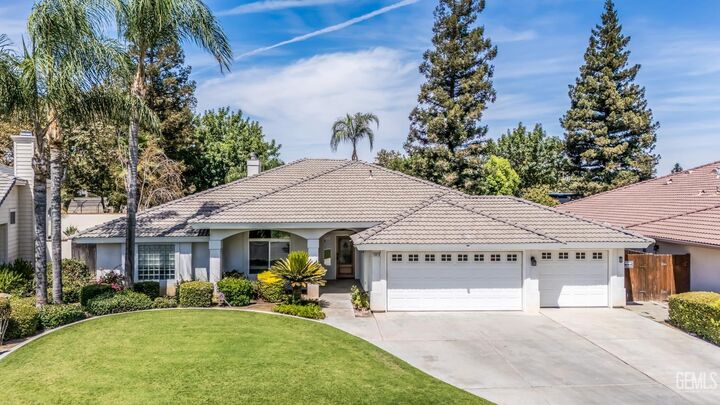 Property Photo:  10918 Rosslyn Lane  CA 93311 