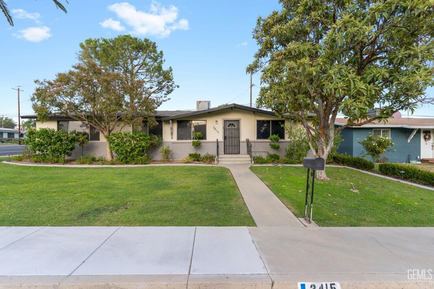Property Photo:  3415 Wenatchee Avenue  CA 93306 