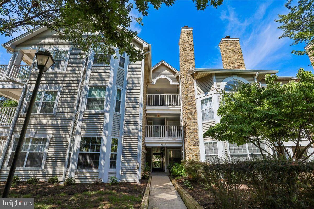 Property Photo: 5612 Willoughby Newton Drive 37 VA 20120