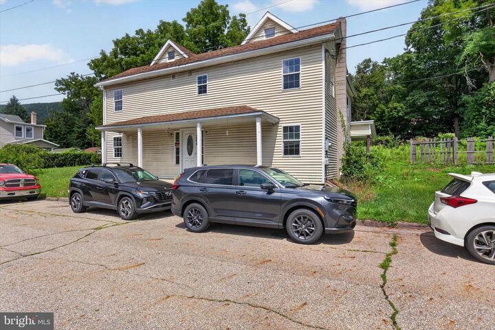 Property Photo:  204 Walnut Street  PA 17097 