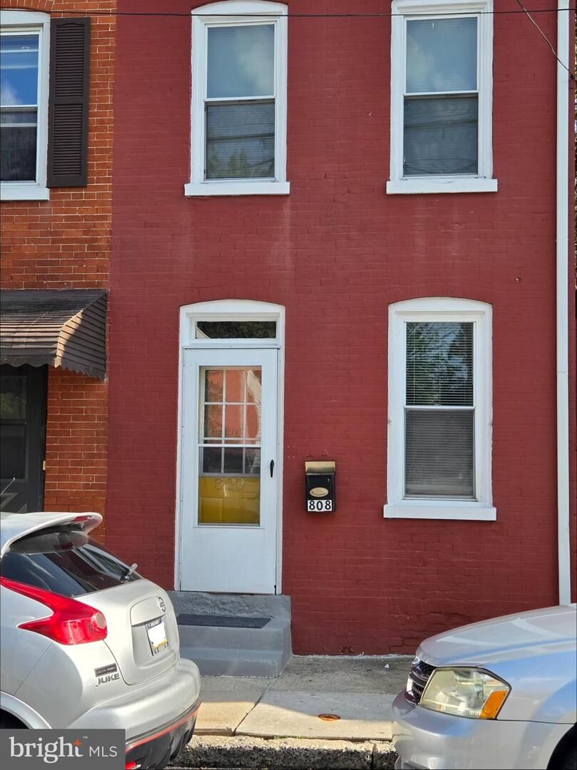 Property Photo:  808 E Marion Street  PA 17602 