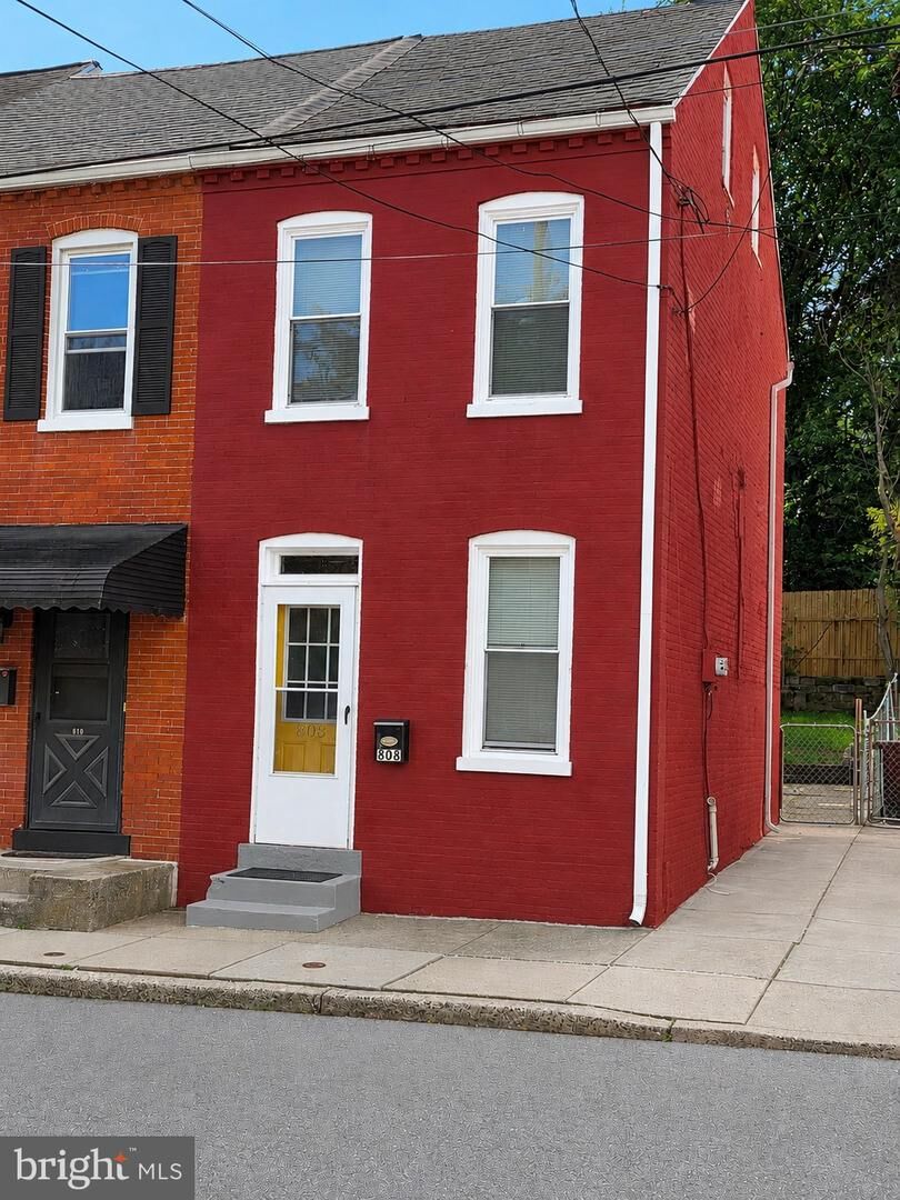 Property Photo:  808 E Marion Street  PA 17602 