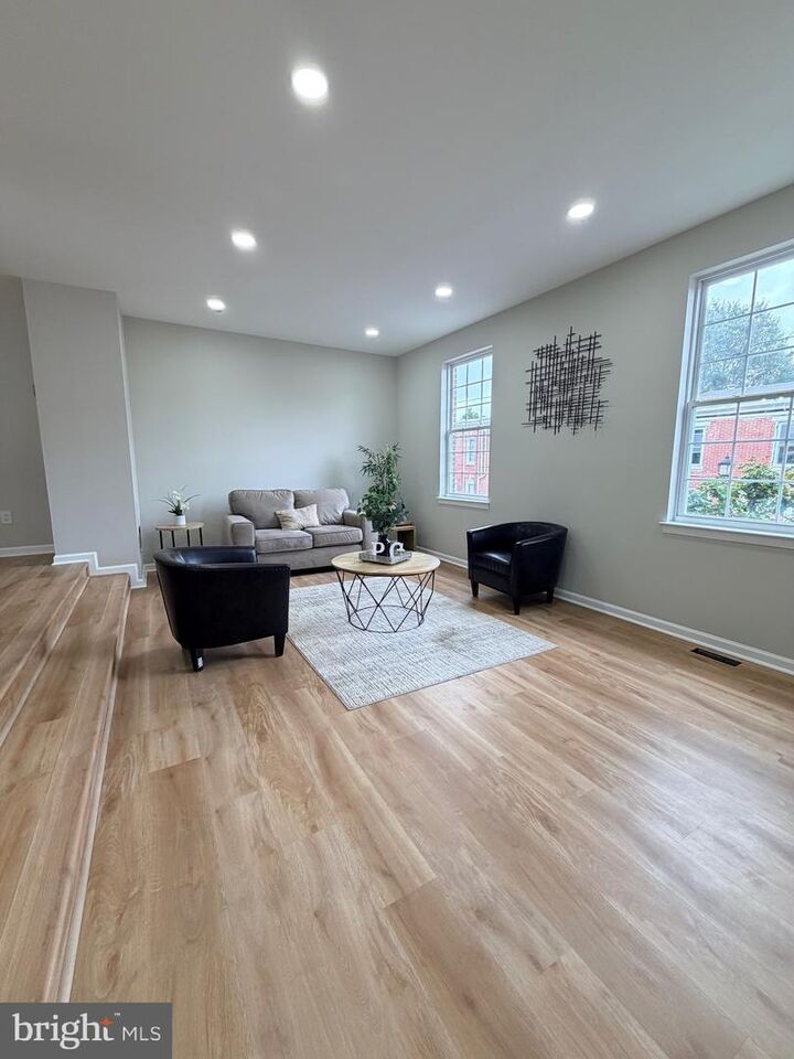 Property Photo:  32 E McCaulley Court  DE 19801 