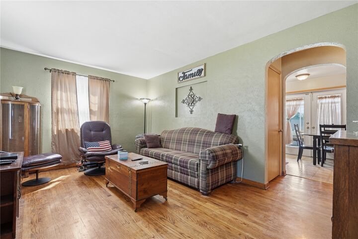 Property Photo:  709 37th St NE  IA 52402 