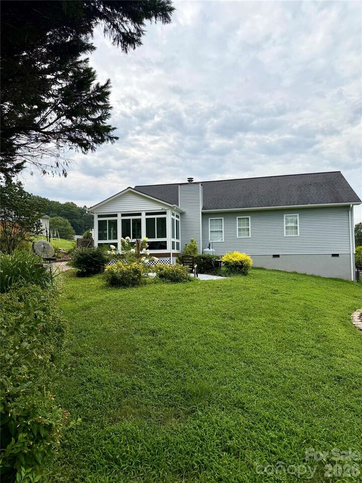 Property Photo: 38 A Avenue NC 28681