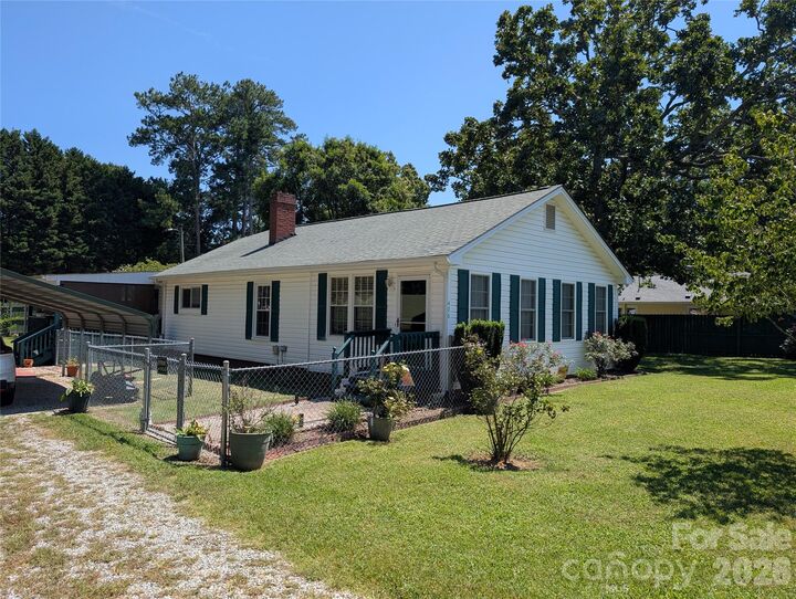 Property Photo: 406 N Kimmons Street N NC 28088