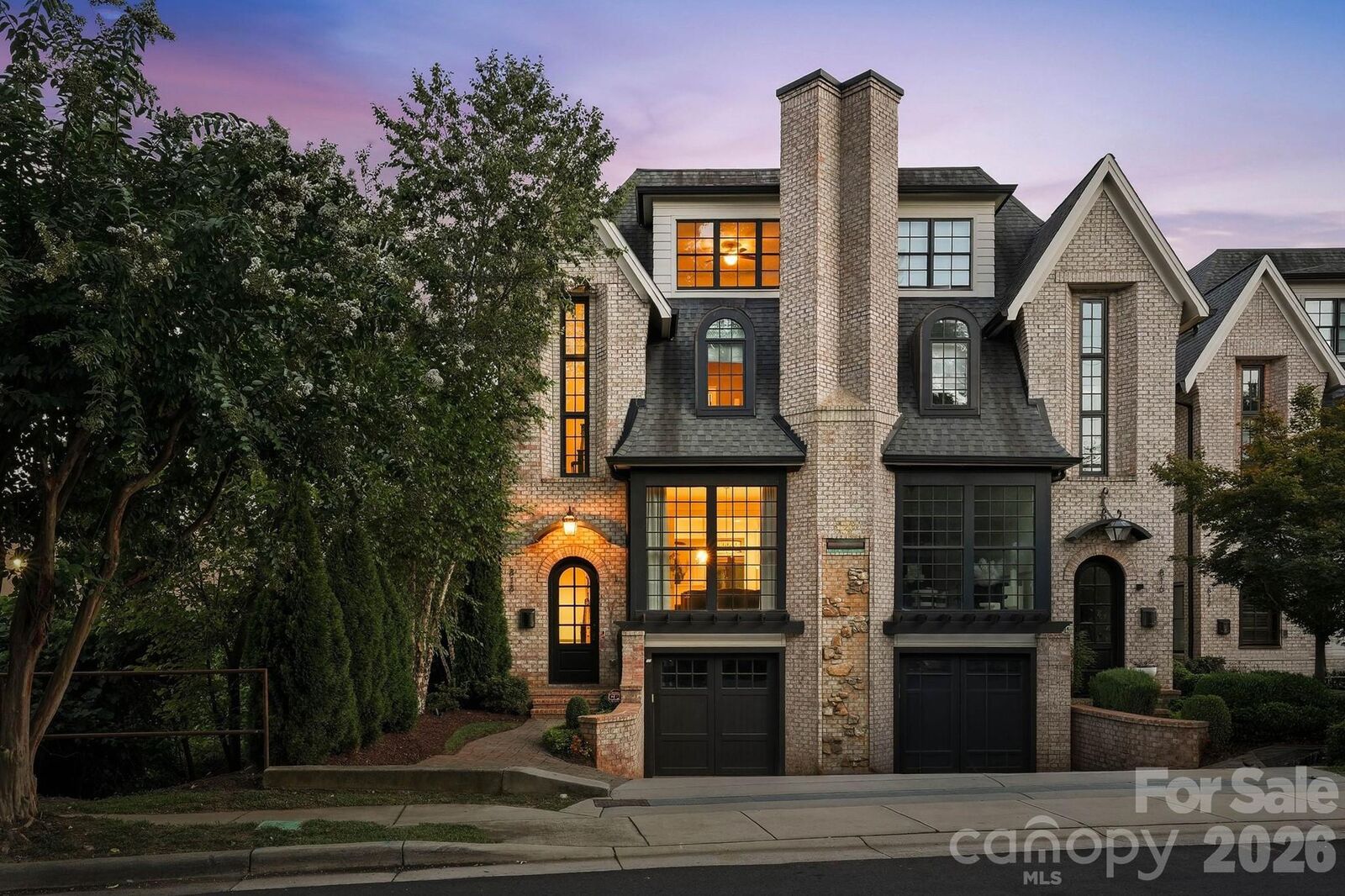 Property Photo:  818 Ideal Way  NC 28203 